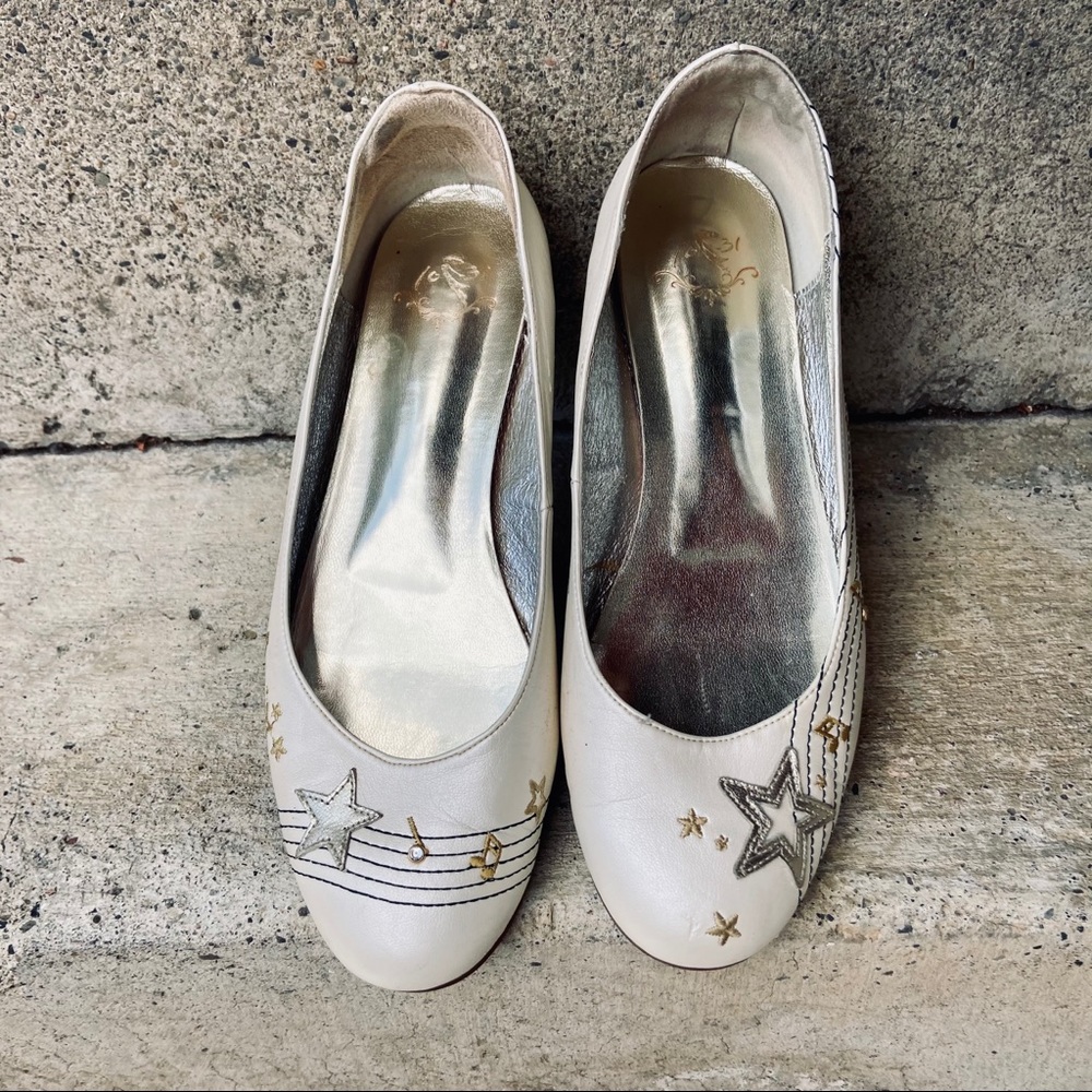 White Music and Stars Flats